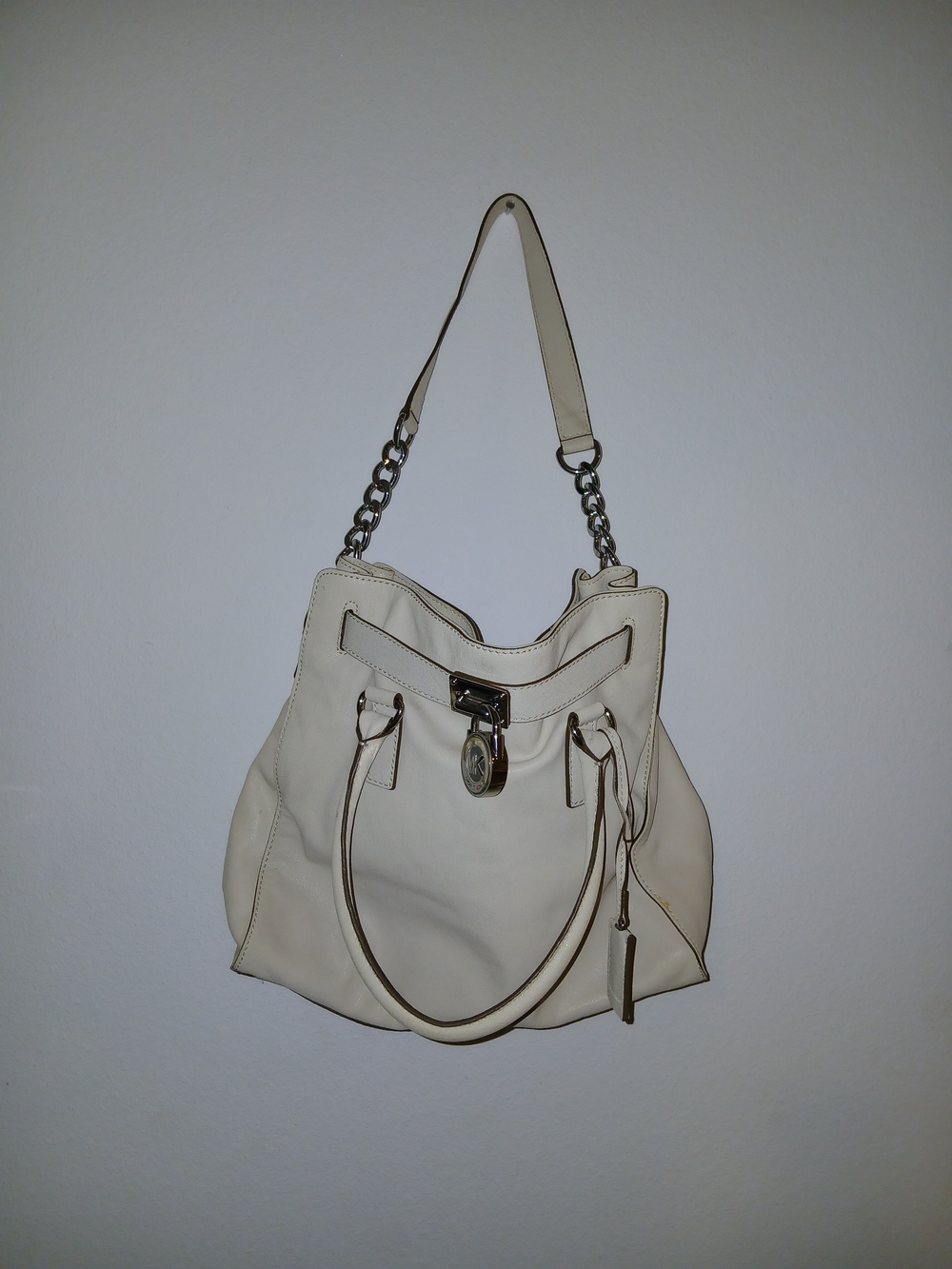 Cream Leather Shoulder Bag with Chain Accent